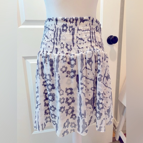 CABI Flirt Mini Skirt Cornflower Floral - Picture 6 of 14